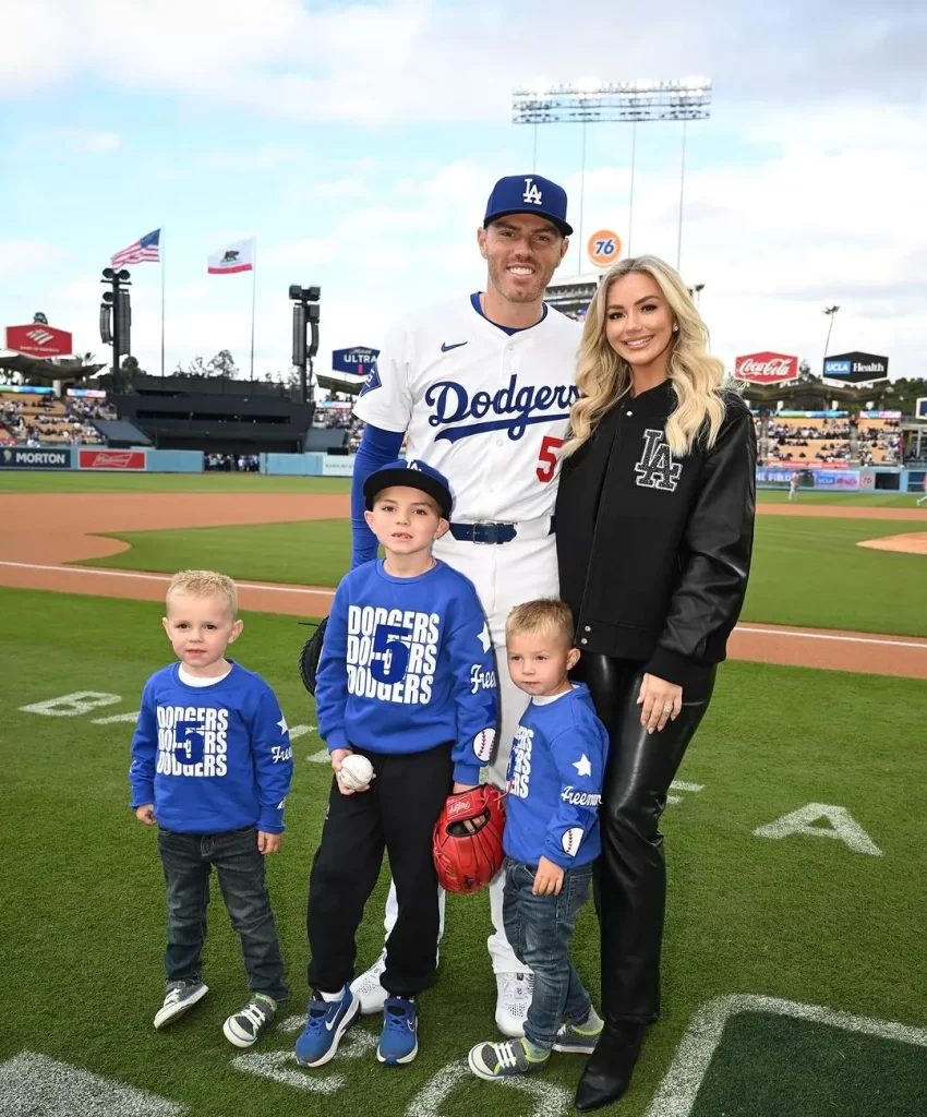 Freddie Freeman with his wife and kids