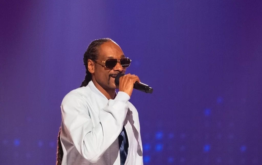Snoop Dogg Singing