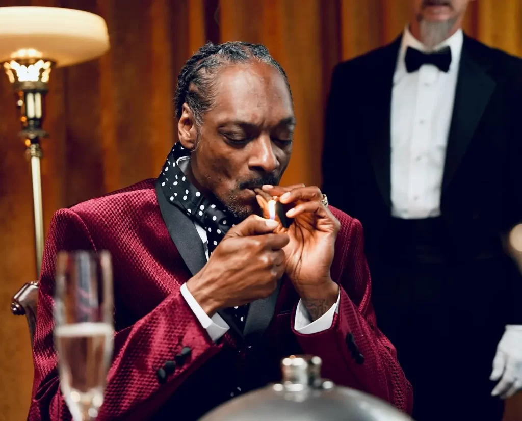 Snoop Dogg getting high 