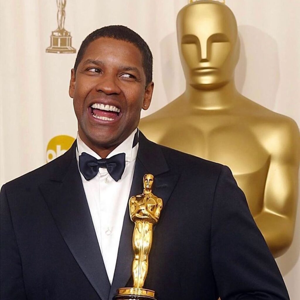 Denzel Washington with oscar award