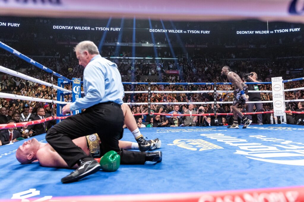 Deontay Wilder knockdown Tyson Fury