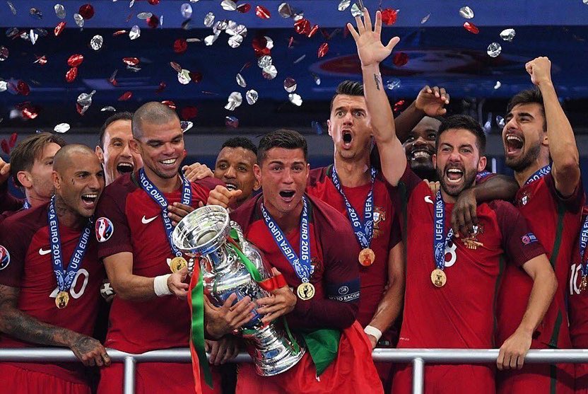 Cristiano Ronaldo with portugal team after winning euro